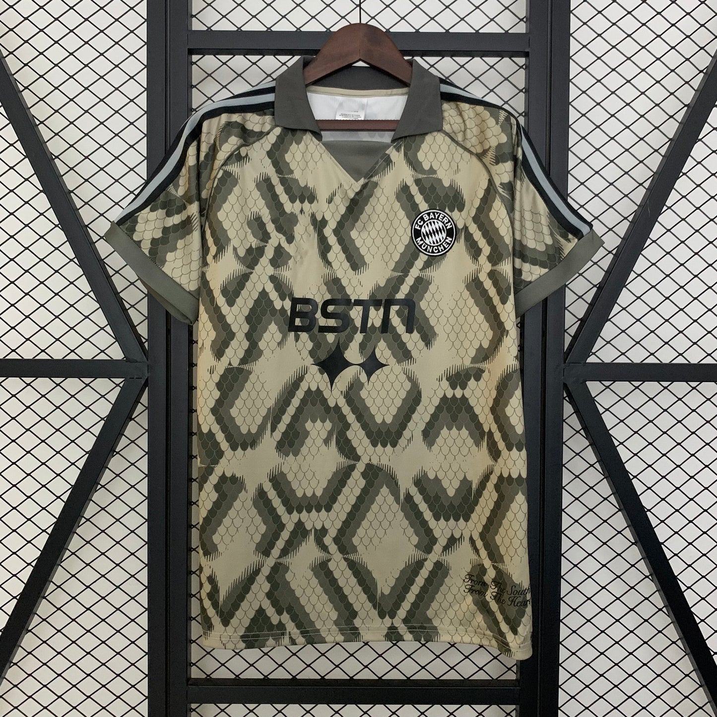 2025-26 Bayern Munich Special Snake pattern Size