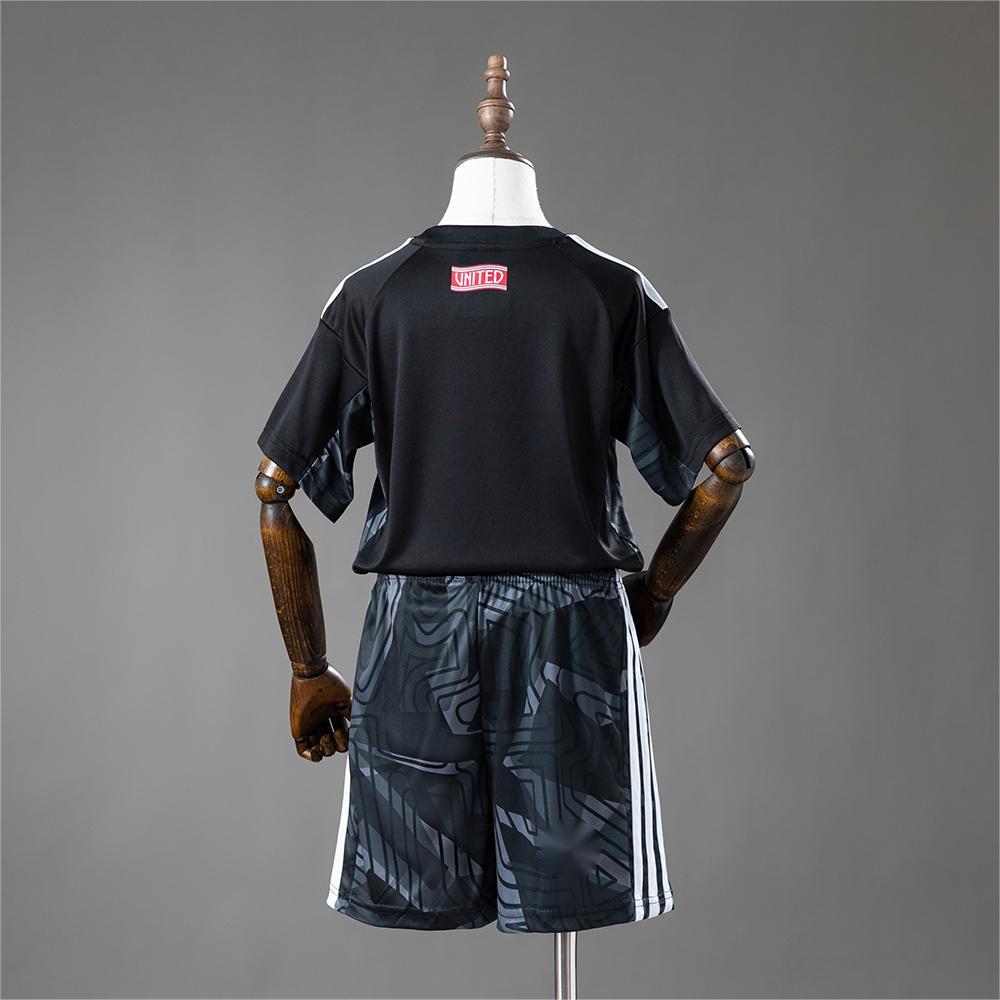2026-27 Manchester United Goalkeeper Kids Size 16-28