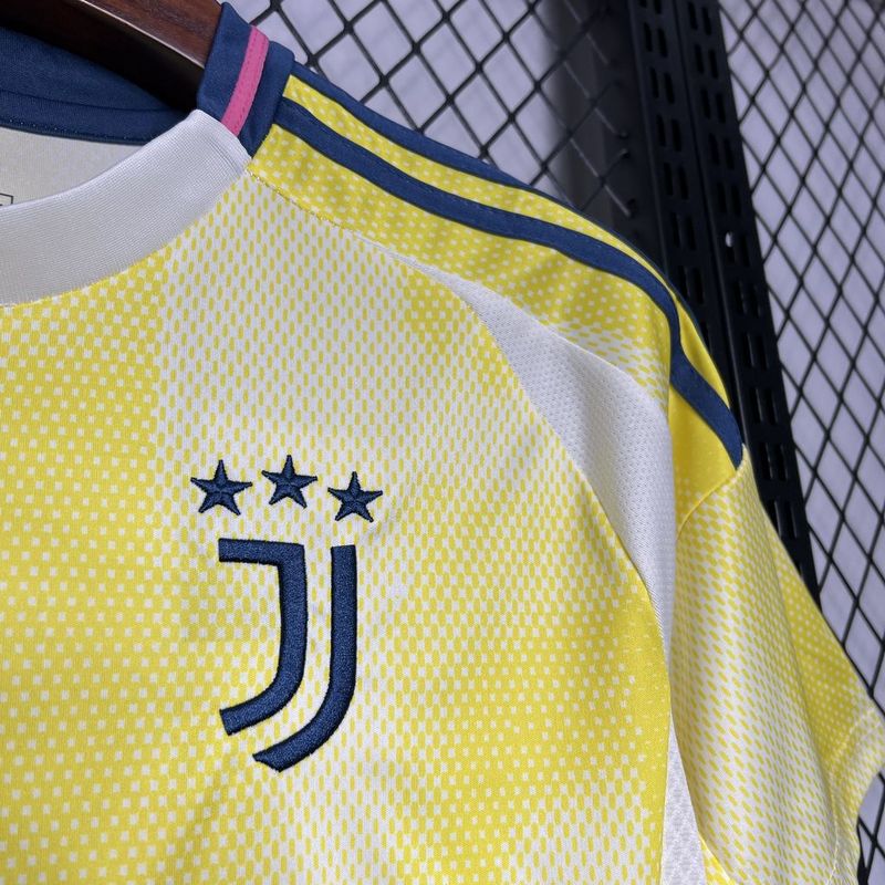 2024-25 Juventus Away